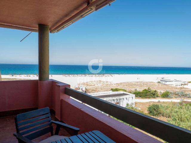 Piso en venta en Zahara de los Atunes, Atlanterra. Descubre este magnífico piso en la exclusiva urbanización Costa Zahara, ubicado en el codiciado enclave de Zahara de los Atunes, e. Pisos Zahara de.