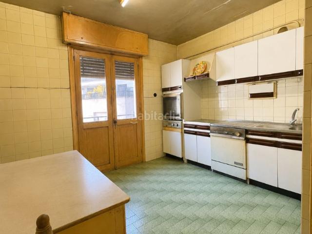 Piso en venta en Zaldibar. Vivienda a reformar en el centro. Pisos.