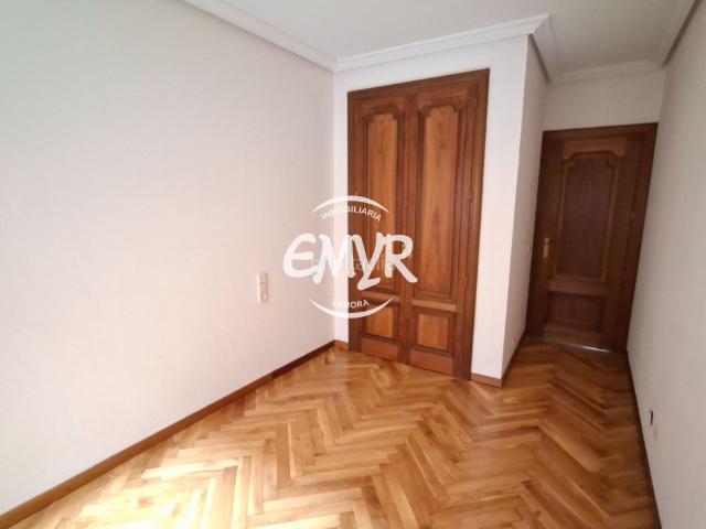 Piso en venta en Zamora, Casco Antiguo. Amplio piso de 140 m² en plena calle Santa Clara con garaje y trastero. Pisos.