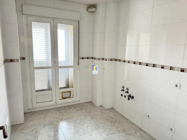 Piso en venta en Zamora, Casco Antiguo. PISO A ESTRENAR CON 3 DORMITORIOS, 2 BAÑOS Y POSIBILIDAD DE PLAZA DE GARAJE EN PLENO CENTRO DE ZAMORA. Pisos.