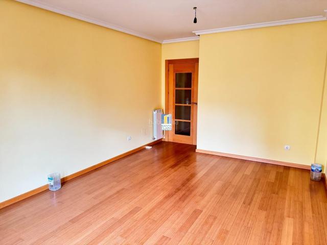 Piso en venta en Zamora, Casco Antiguo. PISO A ESTRENAR DE 3 DORMITORIOS, 2 BAÑOS Y POSIBILIDAD DE PLAZA DE GARAJE EN PLENO CENTRO DE ZAMORA. Pisos.