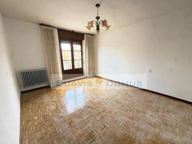 Piso en venta en Zamora, Casco Antiguo. Piso de 140m2 con garaje en Plaza Mayor. Pisos.