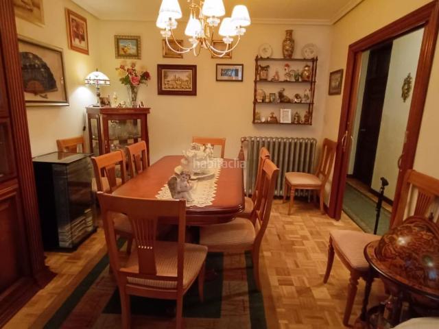 Piso en venta en Zamora, Casco Antiguo. VENTA DE PISO EN ZAMORA ZONA CENTROPEATONAL 1º SIN ASCENSOR, 2 SALONES, 5 DORMITORIOS, 2 BAÑOS, DESPENSA, TRASTERO. Pisos.