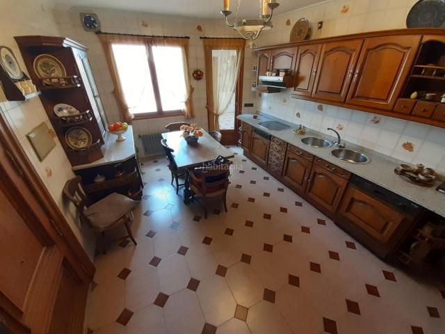 Piso en venta en Zamora, Las Viñas. 5 Habitaciones, 3 baños, 2 plaza de garaje y trastero. Pisos.