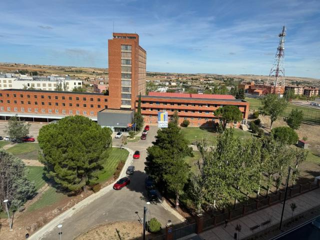 Piso en venta en Zamora, Los Bloques. PISO EN VENTA DE 4 DORMITORIOS Y 2 BAÑOS EN ZONA LOS BLOQUES, ZAMORA. Pisos.