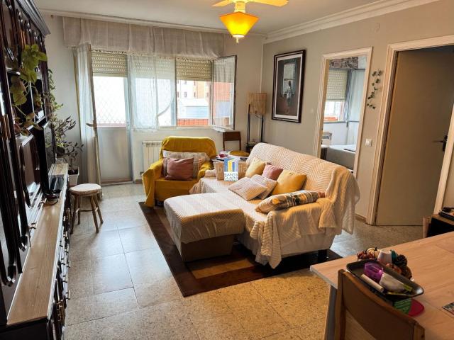 Piso en venta en Zamora, San Lázaro. PISO EN VENTA DE 3 DORMITORIOS, TERRAZA Y GARAJE CERRADO EN ZONA LAS VEGAS, ZAMORA. Pisos.