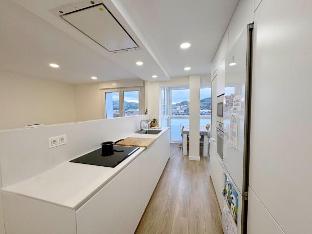 Piso en venta en Zarautz. ESPECTACULAR PISO EN VENTA, CON VISTAS TOTALMENTE DESPEJADAS AL MAR Y TOTALMENTE REFORMADO. Pisos.