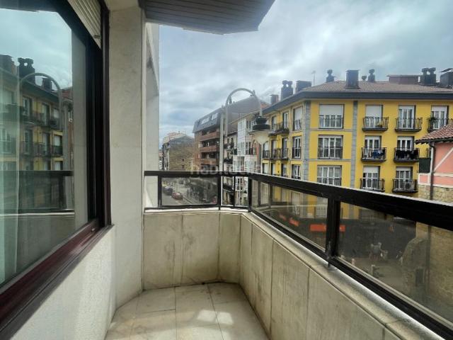 Piso en venta en Zarautz. Se vende fantástico piso en segunda línea de playa. Pisos.