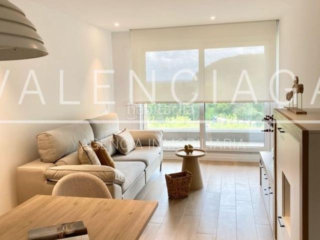 Piso en venta en Zarautz. Vivienda impecable en edifcio de nueva construcción en un entorno privilegiado, con piscina, y terraza jardín. Pisos.