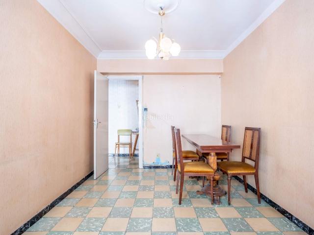 Piso en venta en Zaragoza, Barrio del Ave. Piso luminoso con gran terraza en Avenida de Madrid. Pisos.