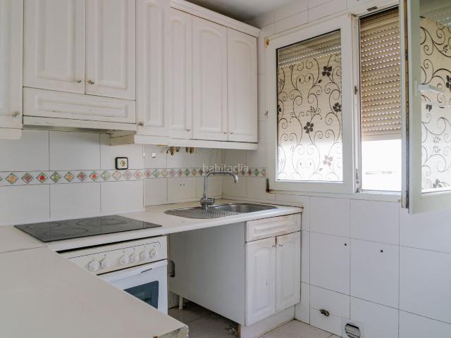 Piso en venta en Zaragoza, San José Alto. Piso de 3 dormitorios para reformar en pleno centro de San José. Pisos.