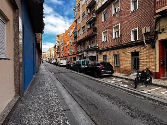 Piso en venta en Zaragoza, Torrero. Piso en Torrero La Paz, ideal para inversores. Pisos.