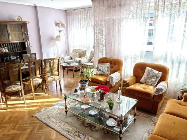 Piso en venta en Zaragoza, Universidad San Francisco. ATENCIÓN FAMILIAS! ZONA UNIVERSIDAD, CALLE TOMÁS BRETÓN. 135 METROS DE VIVIENDA, CON CINCO DORMITORIOS Y DOS BAÑOS. GARAJE INC. Pisos.