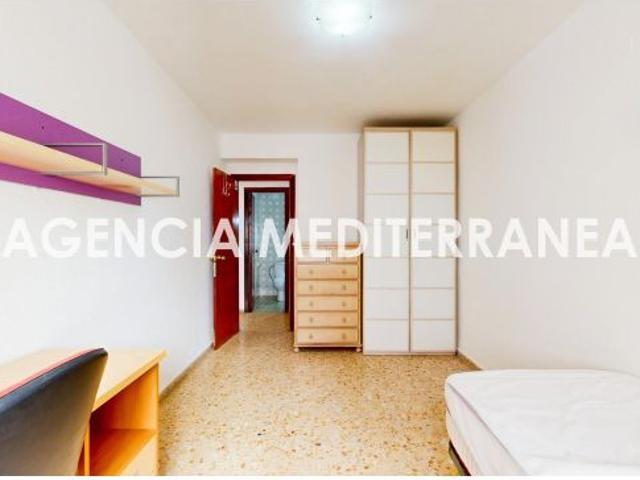 Piso en venta en zona Blasco Ibañez, con garaje incluido, para reformar