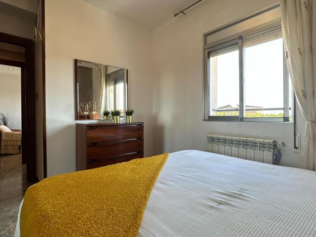 Piso en venta junto al Palacio Larrinaga: Luminosidad y confort en La Granja