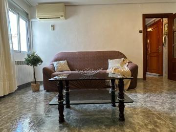 Piso en venta junto al Palacio Larrinaga: Luminosidad y confort en La Granja