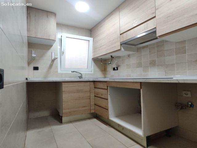 Piso en venta reformado en el centro de Montornés del Vallés, ubicado en un tercer piso sin ascensor