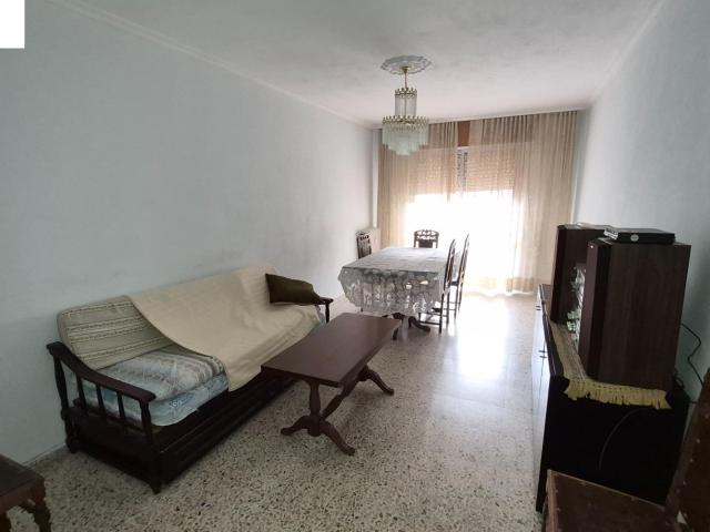 piso en venta zona crta de la hiniesta,3 habitaciones,ascensor