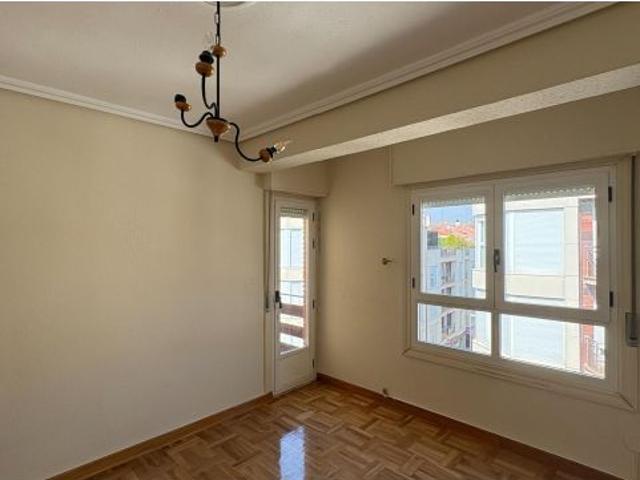 PISO EN VENTA 3 DORMITORIOS Y ASCENSOR
