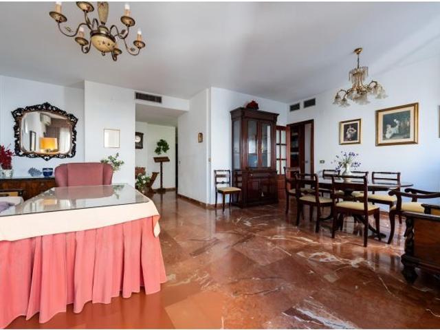 Piso en VIRGEN DE LUJÁN de 175m2 con GARAJE y TRASTERO