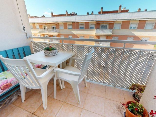 ¡ PISO EN ZONA ARROYO DEL MORO, VPO, TERRAZA, PISCINA, AMPLIA PLAZA DE GARAJE Y TRASTERO!