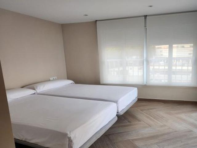 Piso en 1 línea de Levante, 3 dorm, completamente nuevo a estrenar, alquiler anual. www.euroloix.com