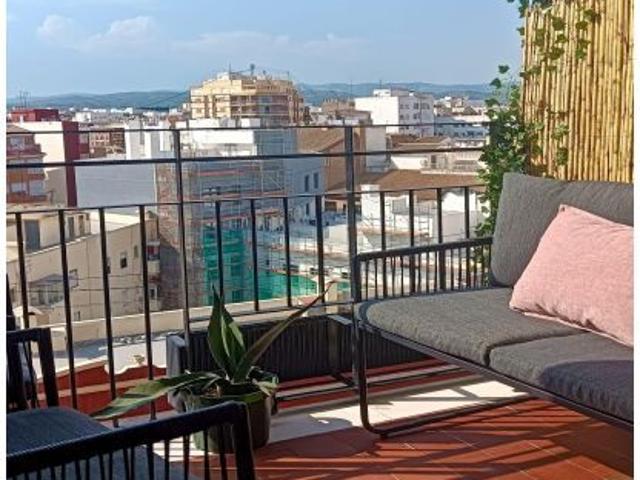 Piso en 7ª planta con terraza amueblada. disfruta de las vistas