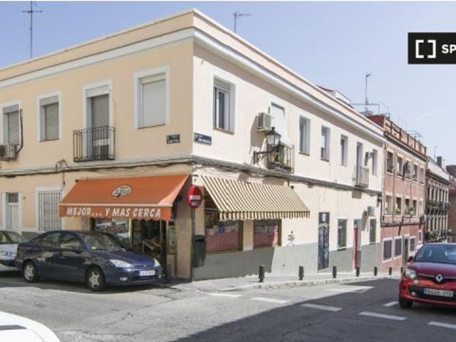 Piso entero de 2 dormitorios en madrid