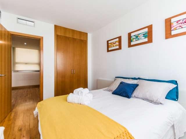 Piso de 3 dormitorios en alquiler en Valdefuentes, Madrid
