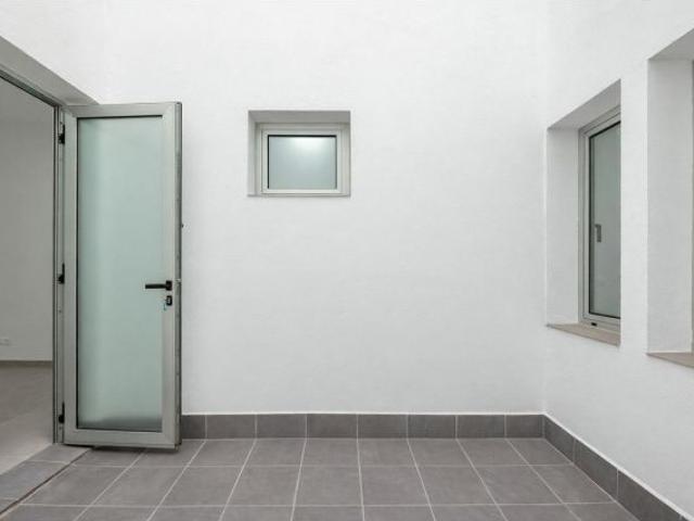 Piso espacioso en La Herradura con acceso independiente y patio privado ?