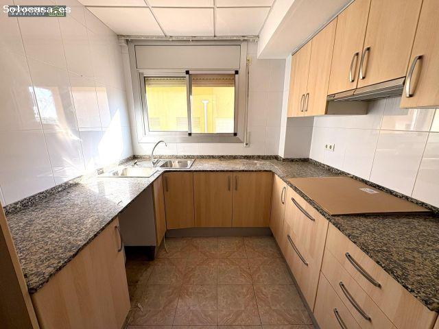 Piso Esquinero Centrico cerca del Club Nautico, de 3 Dormitorios, Baño, Cocina Independiente, Comedo