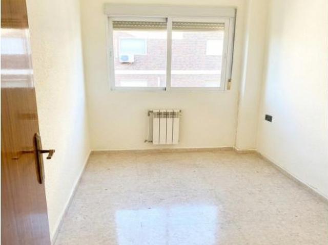 Piso Estudiantes Granada San Joaquín | A Estrenar, Calefacción Central y Cerca de Traumatología Re