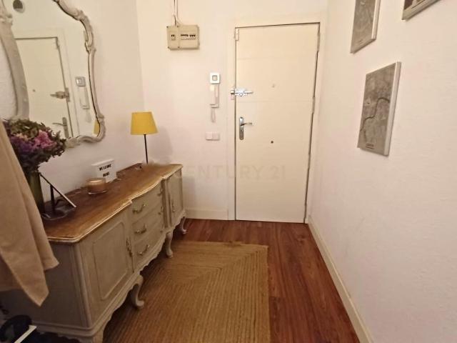 Piso familiar de 4 habitaciones 2 baños con patio en zona de Sarrià