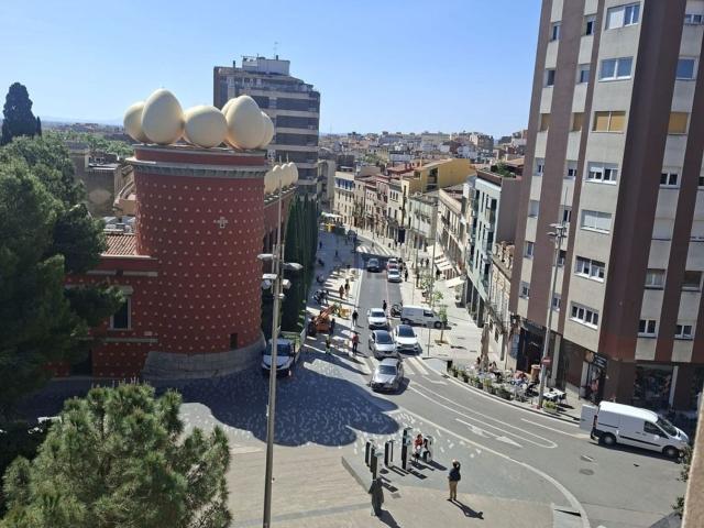 Piso, Figueres