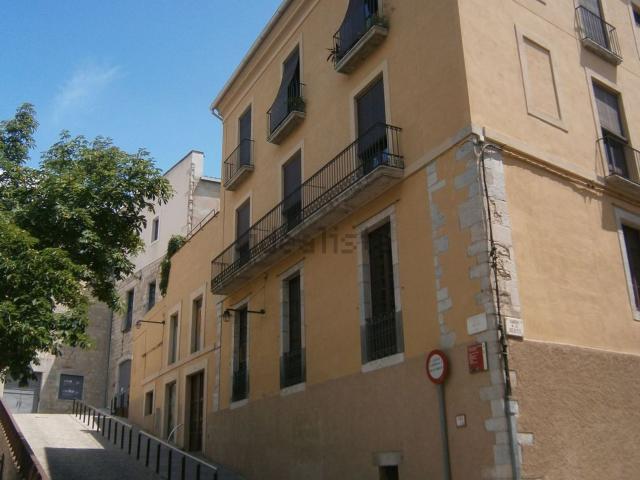 Piso, Girona