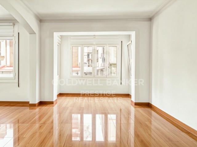 Piso grande a reformar con volta catalana y techos altos en. 0m² Barcelona