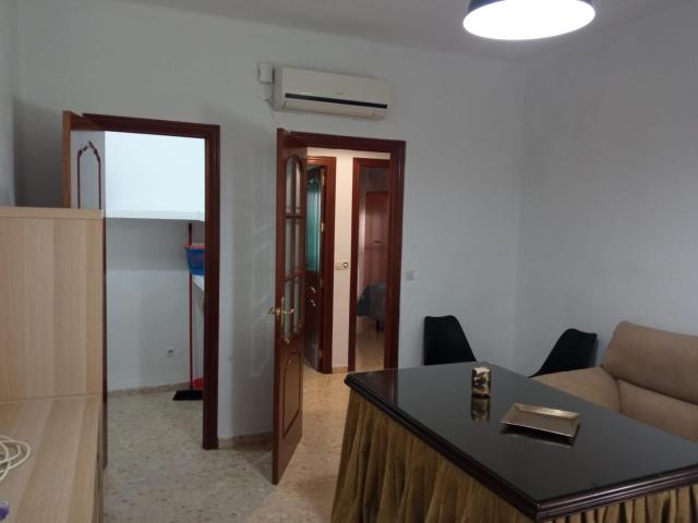 ¡PISO IDEAL PARA ESTUDIANTES! Curso 25/26 – 4 Dormitorios – 1.000€/mes con agua y comunidad incluidas