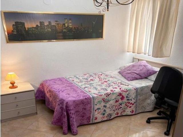 ? Piso ideal para estudiantes en San Francisco Javier, Granada | 4 dormitorios con aire acondiciona