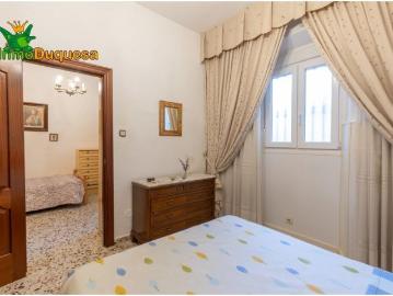 Piso junto a la Avenida Madrid. con 2 dorm