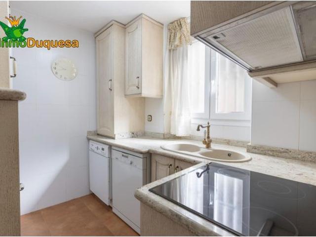Piso junto a la Avenida Madrid. con 2 dorm