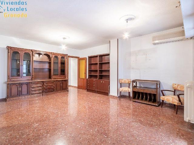 Piso junto Plaza de Gracia con 138m
