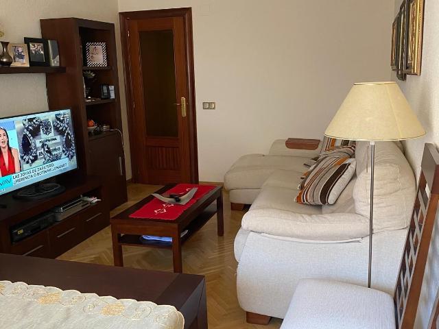 Piso Jaca Centro 1.100€ MES Ref. IE A 08