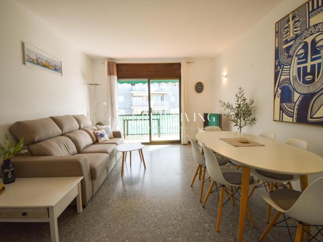 ALQUILER DE TEMPORADA. PISO LUMINOSO CON TERRAZA Y VISTAS DESPEJADAS EN SITGES