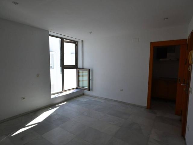 Piso luminoso con trastero en zona tranquila
