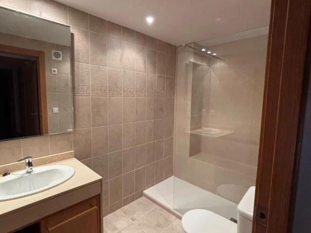 Piso luminoso de 3 habitaciones con piscina, garaje y trastero – Nou Benicalap