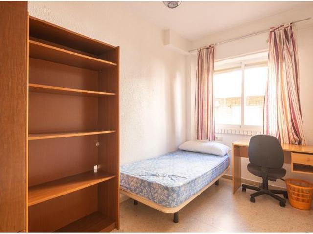 Piso Luminoso en el Corazón de Granada Ideal Inversión Estudiantil