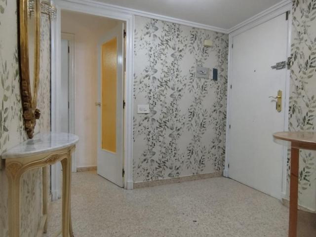 PISO LUMINOSO JUNTO AL CORTE INGLES