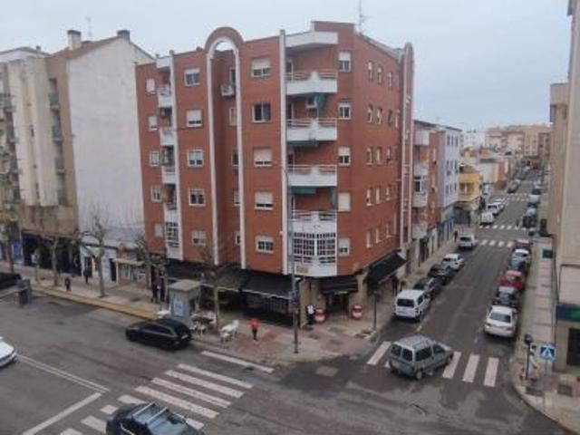 Piso Luminoso y Seminuevo en Ronda Norte, Badajoz Ideal para Entrar a Vivir