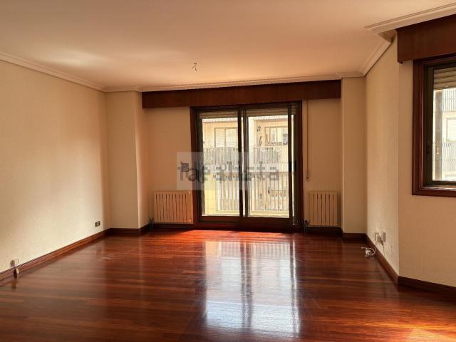 Piso, Pz Independencia, Vigo