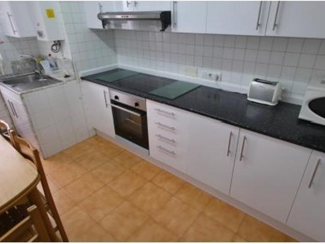 PISO PARA CURSO ESCOLAR CON 4 HABITACIONES Y 2 BAÑOS A ESCASOS METROS DE LA PLAZA ROJA